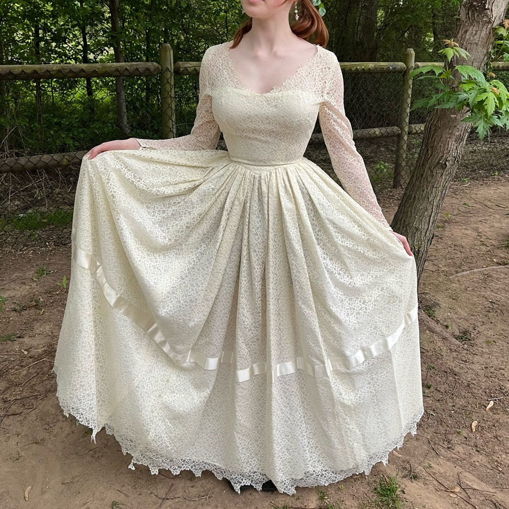 Vintage lace 1960’s long sleeve lace wedding dress